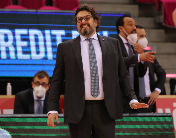 数据帝：詹姆斯22+7+6一成就缔造历史 一人三分11中0复制哈登